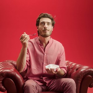 La doppia bontà di Oh My Yomo alla Fragola più Mandorle Caramellate è pronta a stupirti! E da oggi hai anche 3 nuovi gusti da provare! È Buono, è Yomo. | Yomo