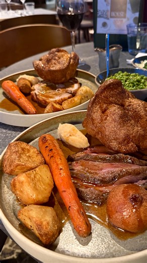 Bites with Louisa on Instagram: "Sundays are for roasts and @thecrowdedhouse has solidified its place as one of our favourites! ❤️ If you needed any more persuasion they do bottomless yorkshire puddings and an option for bottomless red wine to accompany your meal?! Sold!🍷 The food was incredible, everyone that served us was so lovely and recommended various dishes - all unreal! We went with the garlic focaccia and the black pudding starters 🤩 & pork and ox cheek roast dinners. So