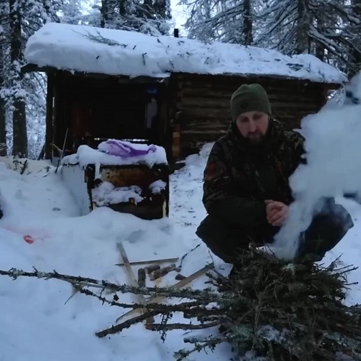 Protecting my off-grid log cabin's food from bears during a storm while living alone. | Wildlife Survival