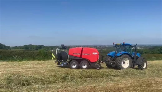 🔴 First day in the field…. ☀️🌱 KUHN Farm Machinery UK Ltd FBP3135 combi round baler ▫️Opticut 14 rotor cutter ▫️Net binding ▫️3D wrapping ☎️ Contact us for more information on our new and used balers in stock… #bestrongbekuhn #gofurtherwithyourforage | Malpas Tractors Ltd