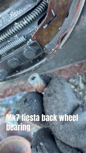 Mk7 fiesta back wheel bearing replacement #mechanic #cars
