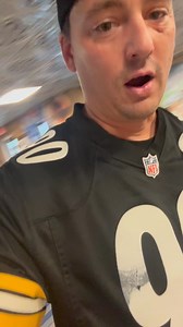 42K views · 498 reactions | First time learning how to fold a slice of pizza.   #pizza #pizzalovers #pizzatime | View Pittsburgh | Facebook