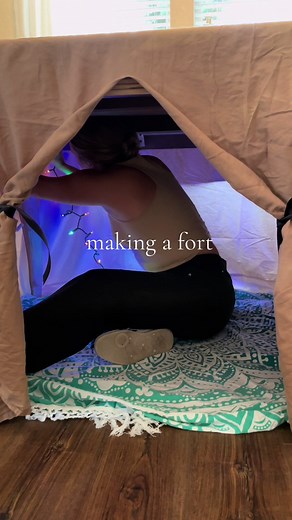 Making some forts at home today for some lil guests 😉🫶🏼 #fortbuilding #indoorcamping #tablefort #fortbuilding