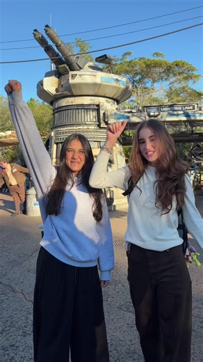 gisney (@gigipeladisney)’s videos with som original - gisney