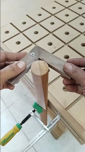 To find the center of a dowel rod #woodworking #tips #tricks #microjig