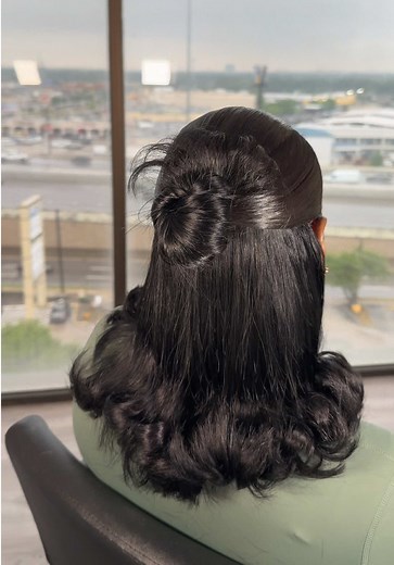 Half Up & Down Ponytail: Chic Half-Up Half-Down Hairstyle