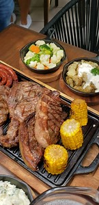 La reina de las parrilladas 👸👸👸👸👸👸 Parrillada premium (1.6 kg) $1,330 -Vacio 400gms -Picaña 400 gms -Rib eye 400 gms -Chistorra 400 gms 4 guarniciones 🥗🥗🍲🍲 2 jarras de bebidas (cerveza, clericot, sangria, limonada o naranjada) Haz tu pedido llamando:📞📞 📍Sucursal Moctezuma #4912 Tel.31253619 📍Sucursal López Cotilla #1598 Tel.36152395 📲O por WhatsApp: 33 2342 5954 Escríbenos vía WhatsApp dando click aquí: http://bit.ly/BalboaInformes 🌐Descarga el menú en www.balboa.mx | Balboa Rest