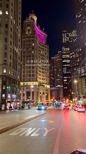 Chicago is the second most beautiful city in America 🇺🇸 We have a four season in Chicago amazing architecture wider sidewalks river in the middle of downtown. Downtown Chicago 📍 #chicagophotographer #chicago #chicagolife #chicagoarchitecture #chitown #chicagoblogger #chicagodowntown #chicagotravel #chicagogram #chicagoland #chicagobucketlist #chicagoexplore #chicagosbest #chicagoskyline | Travel With Me