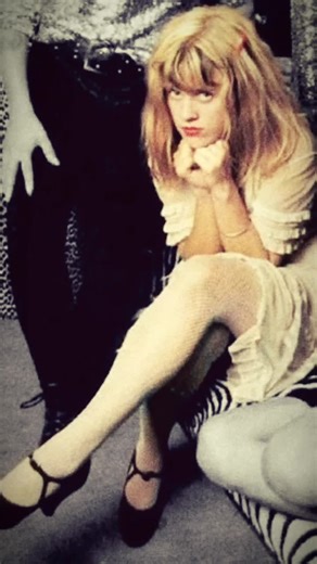 Exploring Grunge and Punk Aesthetics in Fashion