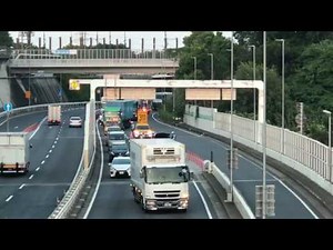 高速道路に故障車！高速パトロールカーサイレン鳴らし現着。高速隊パトカーも到着