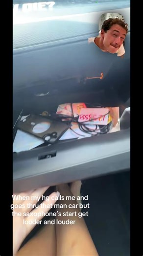 Two phones for what 🤨.. #forthegirls #saxophone #relateable #fl #nc @Tionna😾