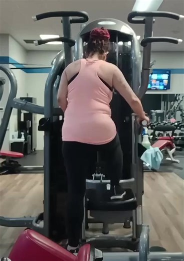 Using this machine for your glutes boy you definitely feel it at least I did #weightlossjourney #pullupassistmachine #dipassistmachine #glutesworkout #workoutreels Iron Eagle Fitness 24/7 Meadville, PA | Trisha Weed