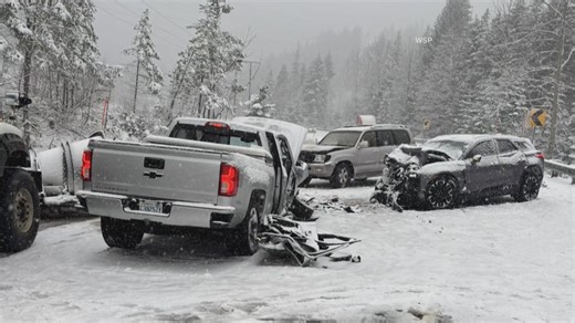 Stevens Pass closed after 3-car crash