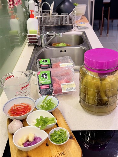 Chân giò hầm cải chua thơm ngon cho cả nhà