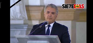 #EnVideo | "Así lo querí": burlas contra presidente Duque por error en pleno homenaje a mindefensa. El presidente Iván Duque estaba hablando de Carlos Holmes Trujillo, recientemente fallecido por coronavirus, cuando su mente le jugó una mala pasada. “Así lo vi, así lo conocí… así lo querí”, esas fueron las palabras por las que cientos de cientos de internautas lo hicieron tendencia en Twitter, incluso la etiqueta #AsíLoQuerí también se popularizó en esa red social. | Lengua en Salsa