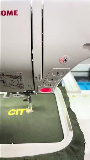 Janome 9850 memory craft special edición. ! Great Excellent combo machine !