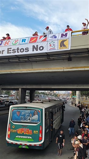 ÚLTIMO MINUTO /// EL VALIENTE Y GUERRERO COLECTIVO "UMAP - POLERAS ROJAS" SIGUEN RECORRIENDO LOS DISTRITOS DE LIMA Y CALLAO REALIZANDO PUENTAZOS CON LA CAMPAÑA #PORESTOSNO2026 PARA CONCIENTIZAR A LA POBLACIÓN EN EL VALOR DE SU VOTO EN ESTAS ELECCIONES DE ABRIL DEL 2026. | 5TO PODER