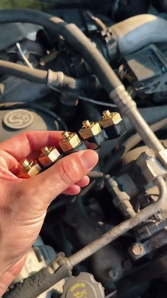 93K views · 1.5K reactions | @lisle_corporation out here making Tech’s lives easier everyday! Diesel diagnostic fuel rail plugs. #Lisle #mechanic #mechanictools #mechaniclife #automotivetools #autorepair #tech #techlife #autotech #tool #tools #tooladdict #tooladdiction #toolhoarder #snapon #mac #matco #lisletools #mrsubaru1387 #diesel #cummins #duramax #powerstroke #powerstruggle | MrSubaru1387 | Facebook