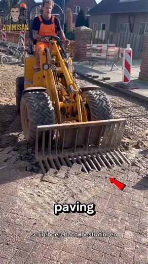 THIS IS HOW A MINI WHEEL LOADER TRICK LIFTS PAVING BLOCKS #interestingfacts #viralvideo #shorts