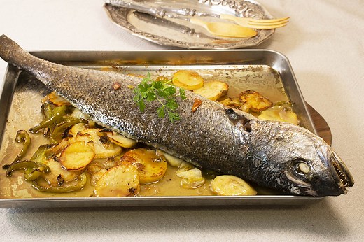 Corvina asada al horno. Una receta SENCILLA para un pescado delicioso - La Cocina de Frabisa