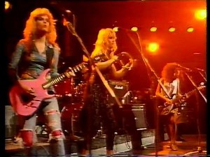 The Bangles - Walk like an Egyptian - live performance