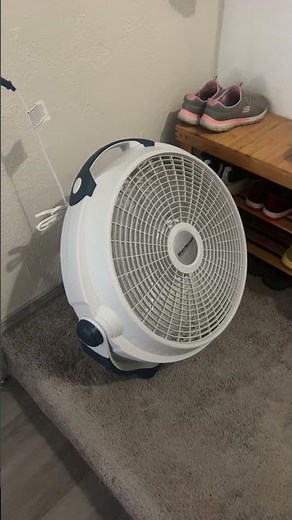 Amazon com Customer reviews Lasko Wind Machine Air Circulator Floor Fan, 3 Speeds, Pivoting Head f