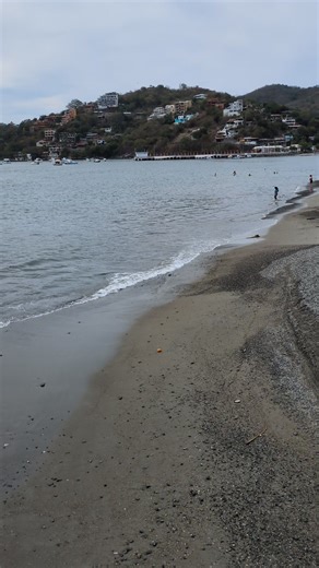 El tsunami o maremoto que ocurrió en Zihuatanejo, salió por esta playa. | Imagen Zihuatanejo
