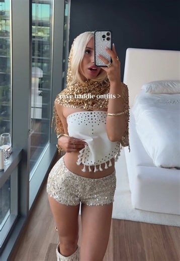 where r the rave baddies? ⚡️#raveoutfit #ravebaddie #rave #festivaloutfits #breakawayaz