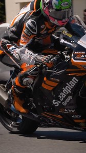 BALLAUGH BRIDGE: HOW TO (unless you're Michael Dunlop) 1. Off the throttle, braking in the approach 2. A little bit of gas just before the jump to land on the back wheel 3. Off the throttle in the air 4. Back on the gas just before landing to avoid losing speed or momentum 🫡 | Isle of Man TT Races