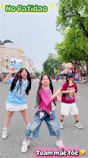 A fresh twist on an old melody 🎶✨ 🤣😎/Follow Vy's Youtube to watch more / #lengocvy #viral #dance
