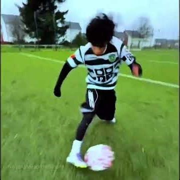 How He Uses Body Feints ⚽🔄 #football #soccer #shorts
