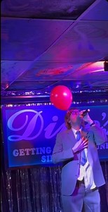 73K views · 949 reactions | Chris Martin a fait la surprise d'apparaître hier déguisé 兩 lors d'un karaoké à Las Vegas ou il a interprété " All my Love "   Coldplay Argentina oyVegas | ColdplayFrance | Facebook