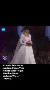 1996 : Model , Claudia Schiffer in weding dresse Yves Saint Laurent | Runwaymodel