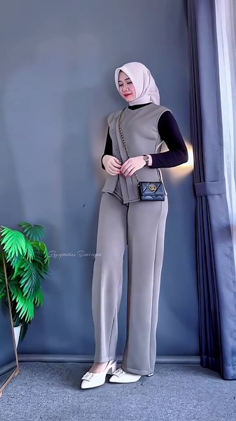 One Set Terbaru 2025: Model Blazer Wanita Kekinian
