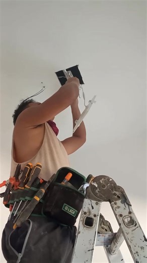 ito yong advantage ng Slim Down Light na ilaw mga GOYS 😊🫡🫡👍 #electrician #wiring #laser #install #splicing #LED #downlight #ilaw #centerlights #homerun #diskarte #Marking #electricaltape #construction | RonzChannel