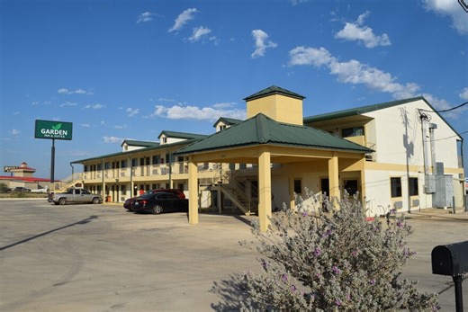 229 S Interstate 35, Pearsall, TX 78061 - Garden Inn Hotel Pearsall I-35 East | LoopNet