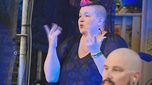 Famous interpreter signs her way to NYS Fair