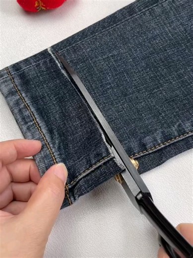 How to Shorten Pants by Hand: A Step-by-Step Guide