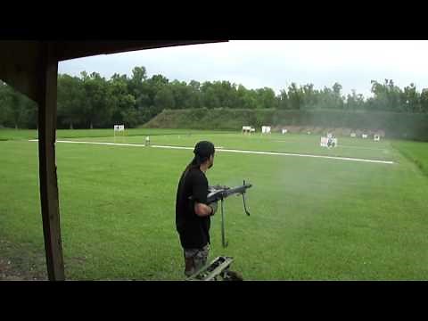 Standing and shooting the MG42