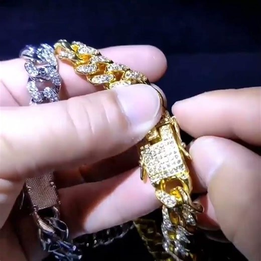 Dog Cuban Link Chain - The Most Luxurious Gold Iced Out Collar for Your Best Friend!