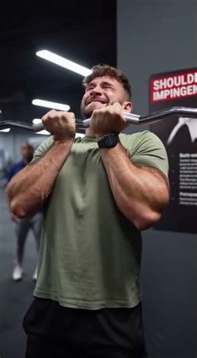 Upright Row 😬 | ego lifting gone wrong — form check: 0/10