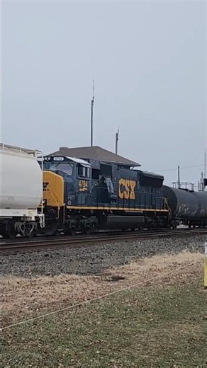 Flared mac DPU in Deshler #csx #dpu #sd70mac #freighttrain