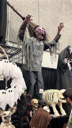 Jack and Jill zombies Halloween animatronic! New for Morris costumes 2026 #halloween