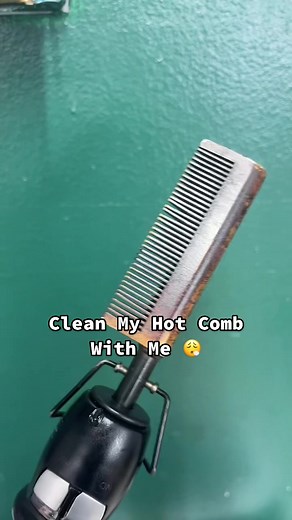 How to Clean Your Hot Comb Easily