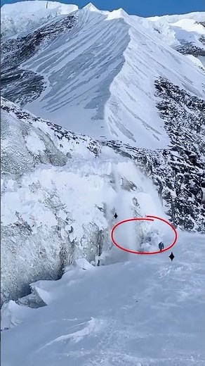 Avalanche on Mt.K2#mountains #highestmountain #himalayas #travel #mountainswiev #adventure