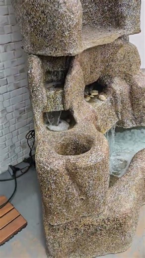 Cascata com Gruta Personalizada com Cinco quedas de água, dois nichos, produto feito à mãos.