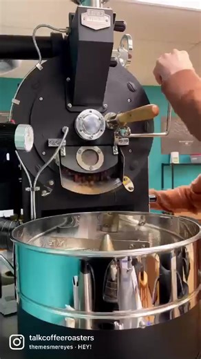 Hey 👋🏼☕️🫘#coffee #coffeetok #coffeeroasting #freshroastedcoffee #coffeeroaster #talkcoffeeroasters