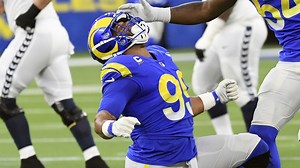 Aaron Donald detonates Seahawks' third-down screen pass attempt