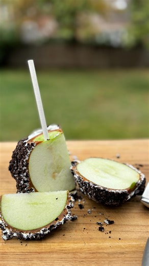 A little caramel apple ASMR for you. If only you could experience this yumminess through the phone! Stop by this week and grab one! We love this Oreo flavor! | Amy’s Cake Pop Shop and Boozy Bites | Facebook