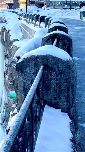 Best days to visit Niagara Falls #frozenniagarafalls #winterincanada #travelcanada #canada_life🇨🇦 #foryou